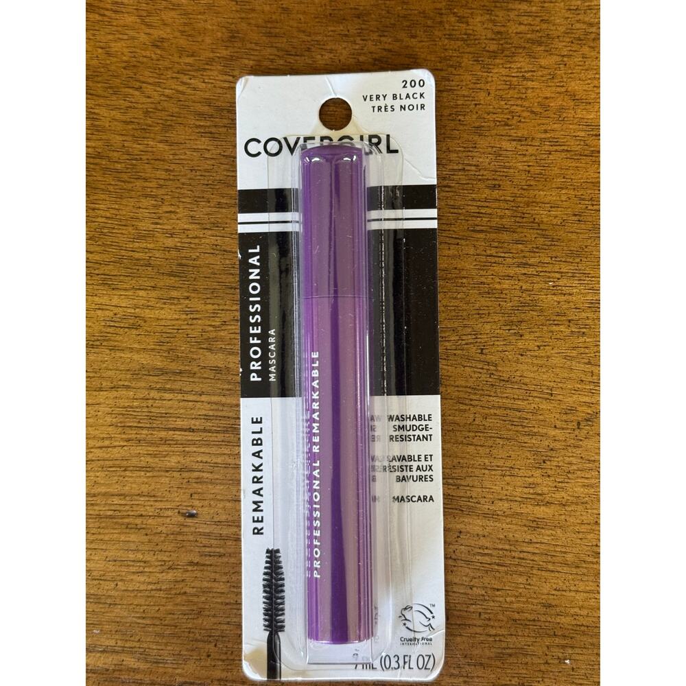NWT CoverGirl Professional Remarkable Mascara Very Black 200